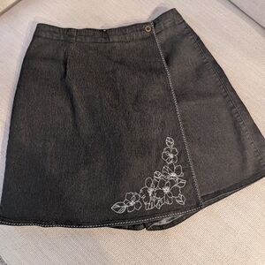 Kathy Ireland Black A-Line Skort with White Floral Detail